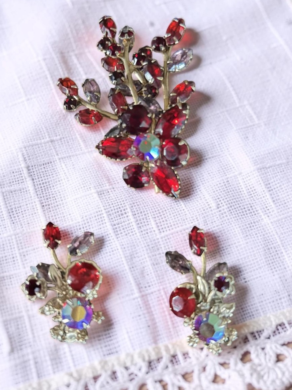 Brooch Pin & Clip On Earrings, VTG Rhinestone Red Crystals Juliana Era Aurora
